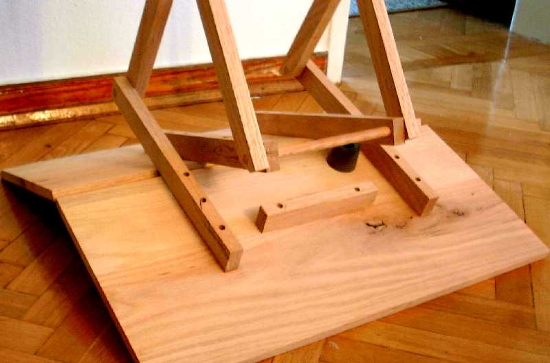 Folding table